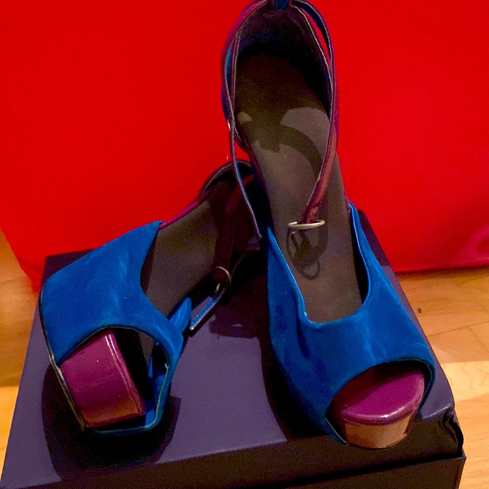 Suede 6” High heel shoes.